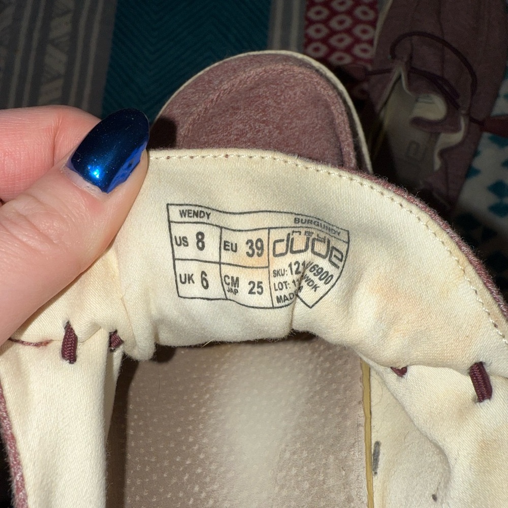 Pinky maroon Hey Dude slip ons - Picture 2 of 2